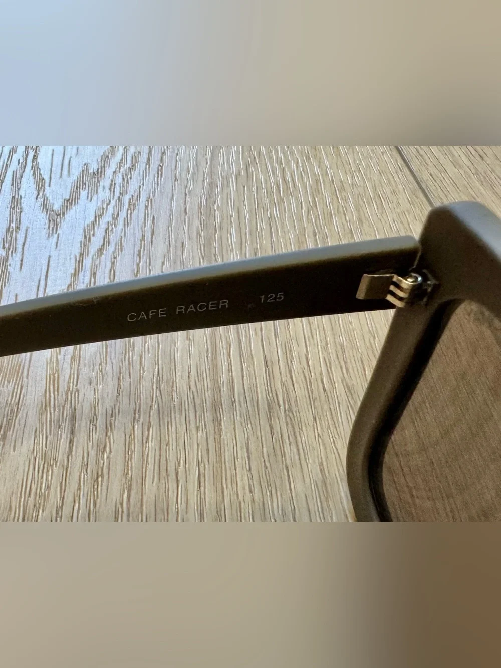 Quay Cafe Racer Sunglasses (UNISEX) + NEW Protective Pouch